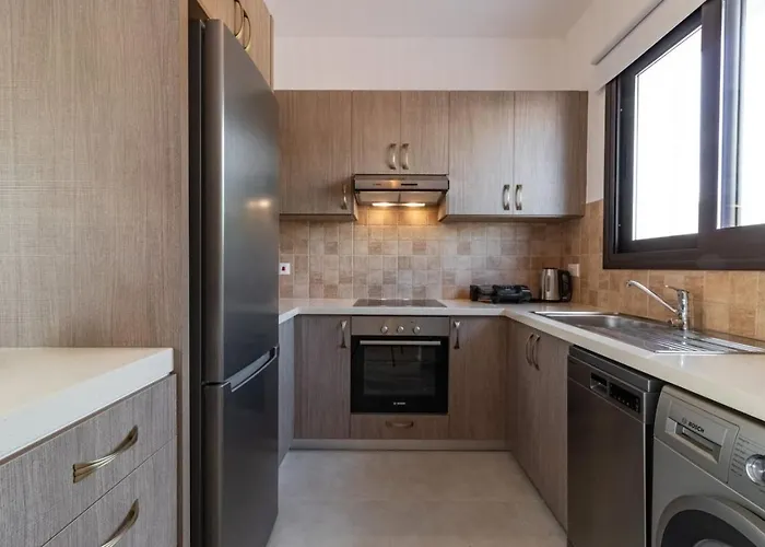 Townhouse Luise - Sunny Escape In Coral Bay Peyia